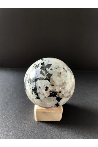 Esfera de Piedra Luna para rodear de bienestar y armonía tu hogar 2