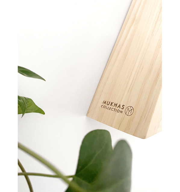 Estantería Pirámide de madera para rodear de armonía y belleza tu hogar