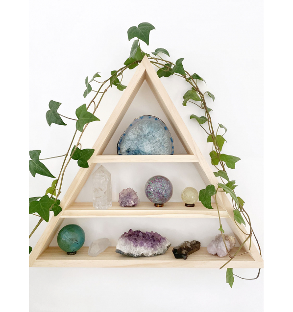 Estantería Pirámide de madera para rodear de armonía y belleza tu hogar