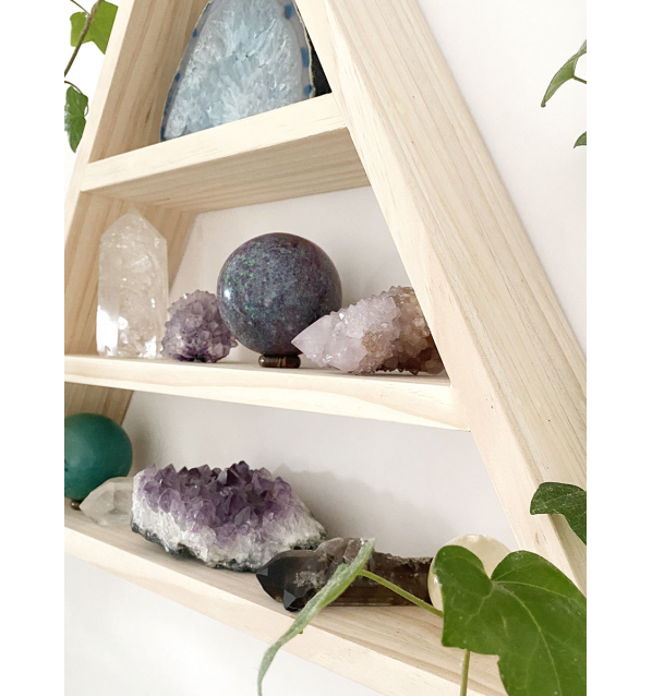 Estantería Pirámide de madera para rodear de armonía y belleza tu hogar