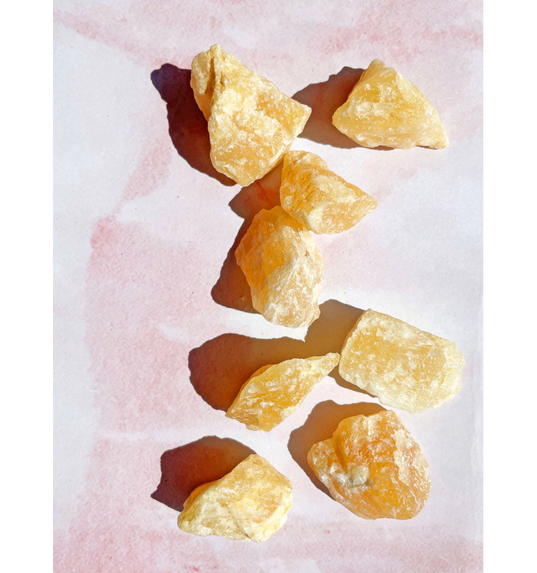 Rodado en bruto de Calcita amarilla...