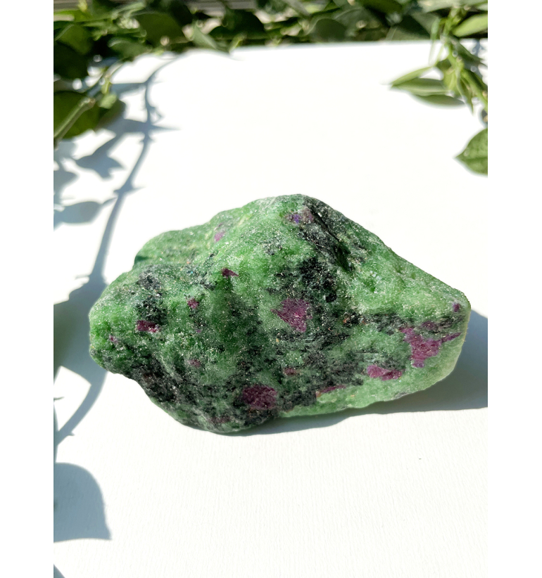 Zoisita con Rubí en bruto